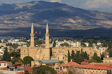 dış mekan, gökyüzü, dağ, bina içeren bir resim

Açıklama otomatik olarak oluşturuldu