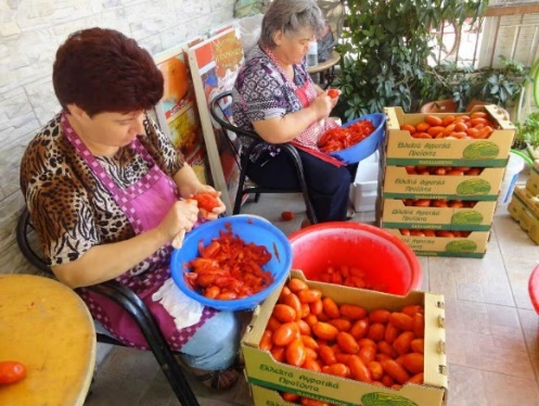 kişi, şahıs, doğal gıdalar, giyim, işlenmemiş gıda içeren bir resim
Açıklama otomatik olarak oluşturuldu